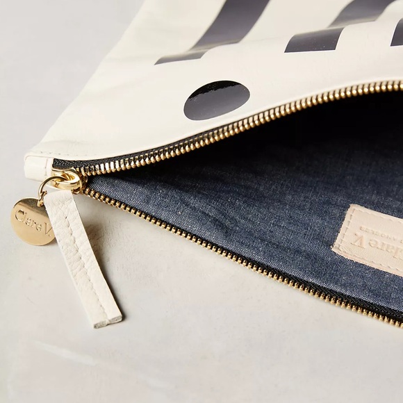 Rare Clare V OUI clutch - Picture 2 of 8
